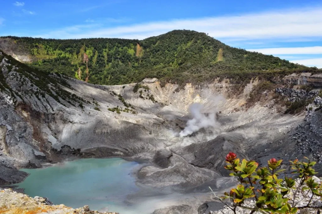 kawah gunung tangkuban perahu